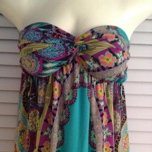 Strapless dress beautiful colors and print.
